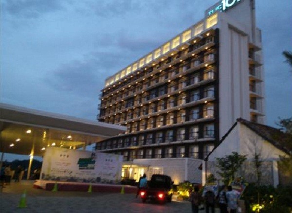 012824100_1429372502-Hotel_The_101_Suryakancana_Bogor_0415_1